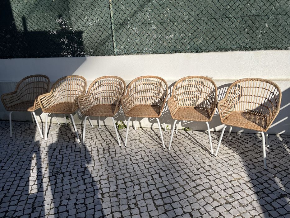 Conjunto de seis cadeiras de rattan/vime, como novas, para exterior.