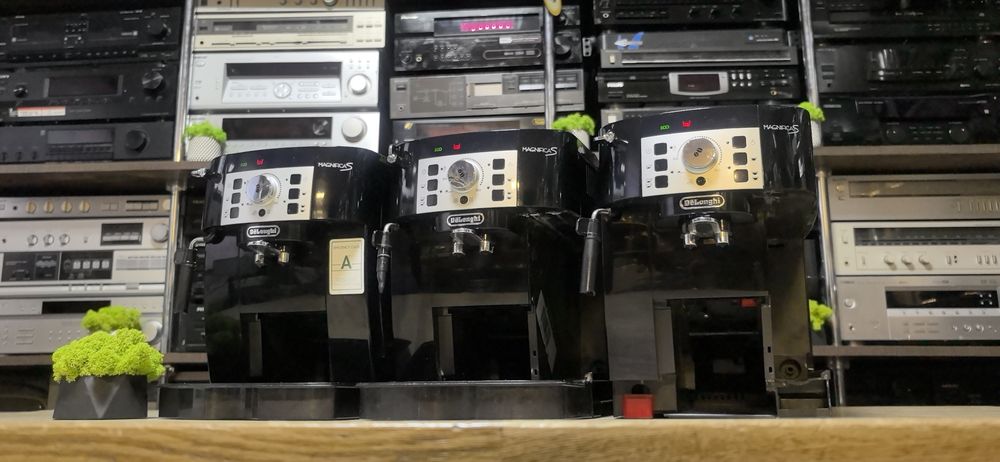 Кавові машини Delonghi Magnifica S