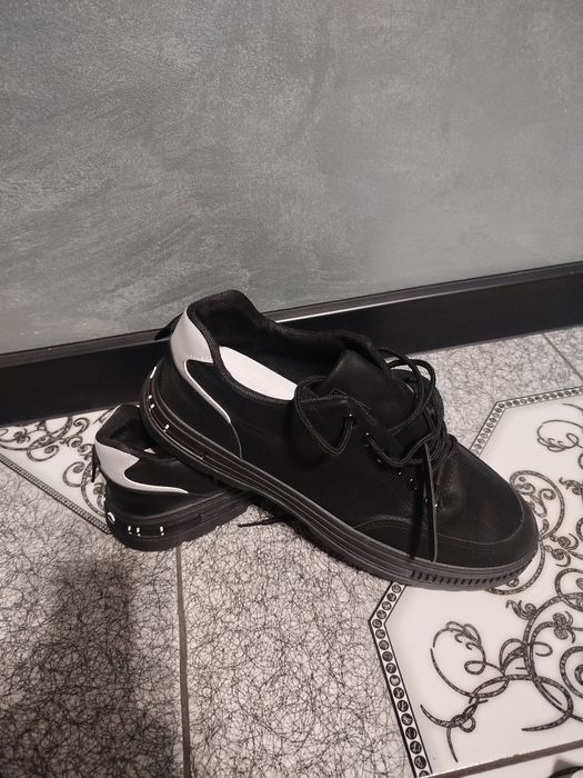 Чоловічі кросівки