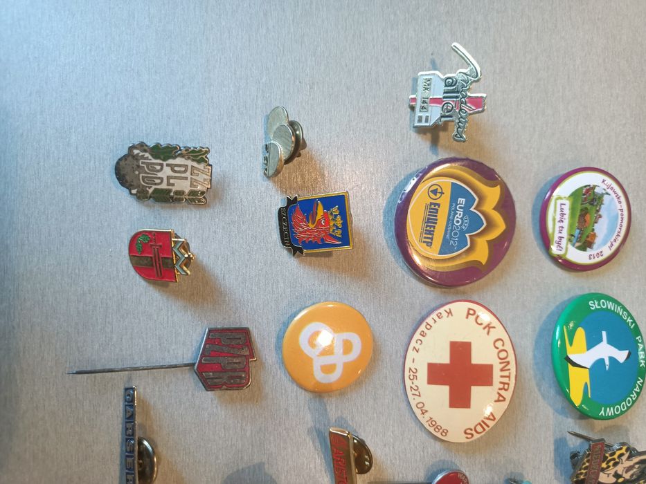 Spinki,przypinki ,metalowe znaczki.
