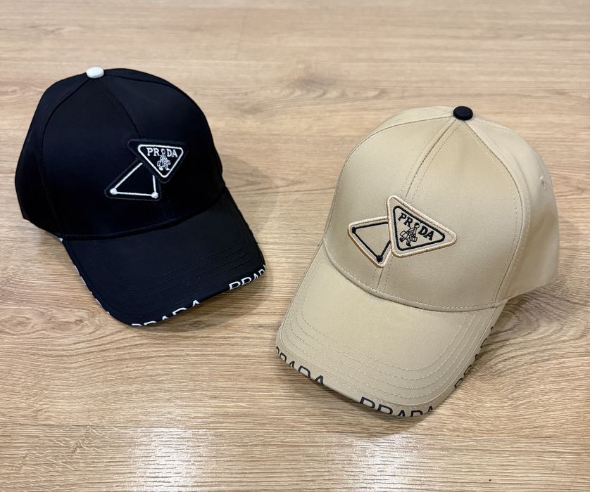 Кепка P беж чорна прада
