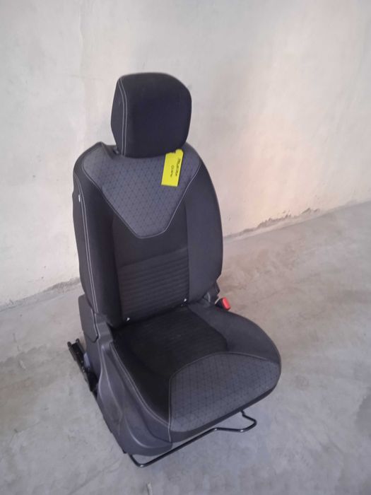 Fotel pasażera Renault Clio IV EU