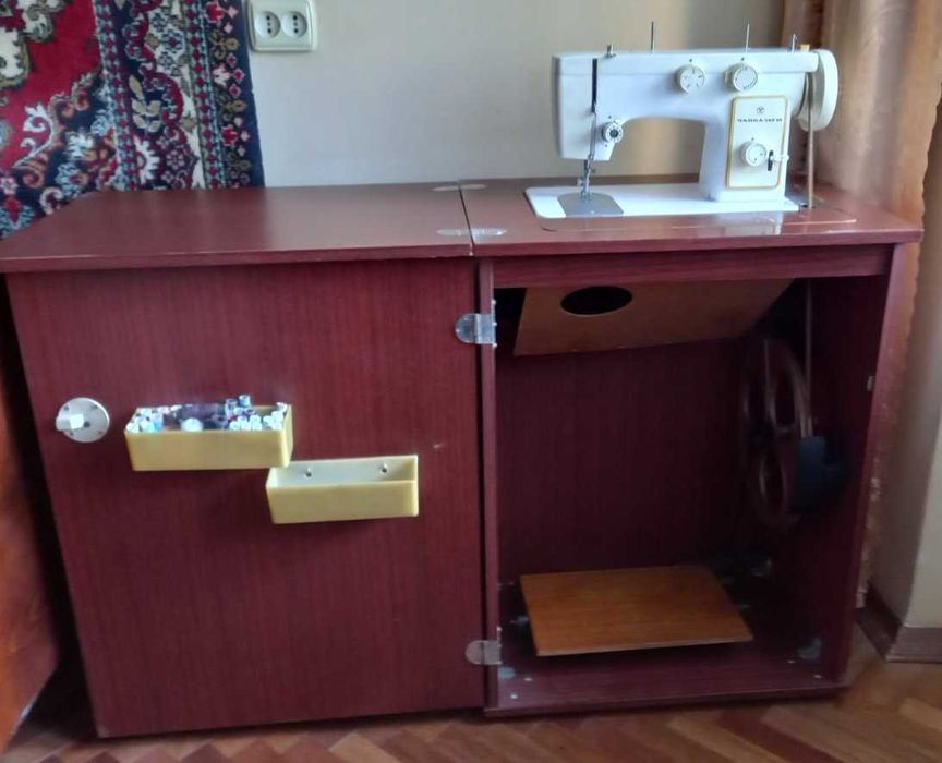 Швейна машинка "Чайка 142 М"