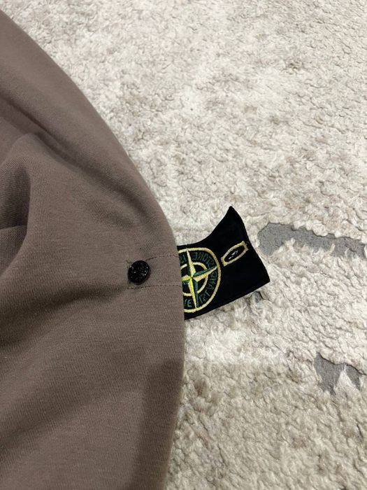 Stone island коричневий колір