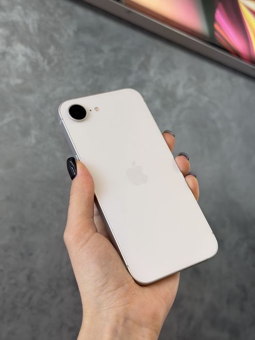 Б/у IPHONE 16e 128 White Neverlock Костюшка,5 igrand