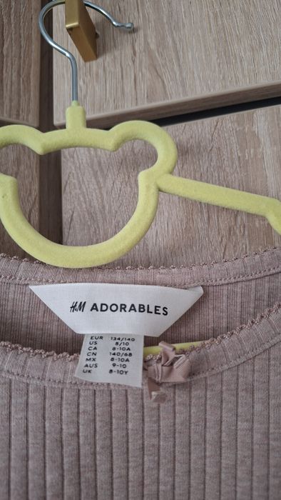T-shirt dziewczęcy prążkowany H&M 134