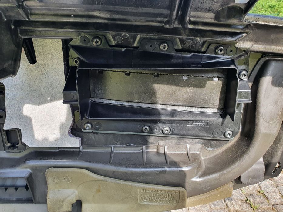 Oryginalna używana deska BMW E60 uchwyty na kubki cup holder europa