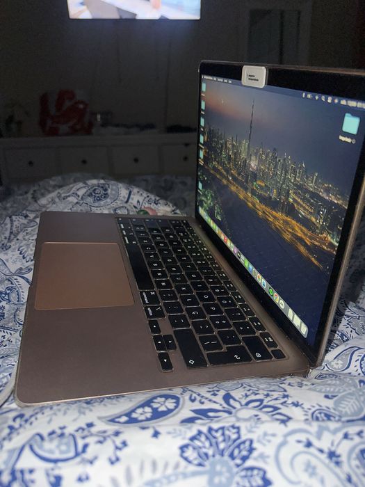 MacBook Air 13" — Intel i5 | 8GB RAM | 500GB SSD