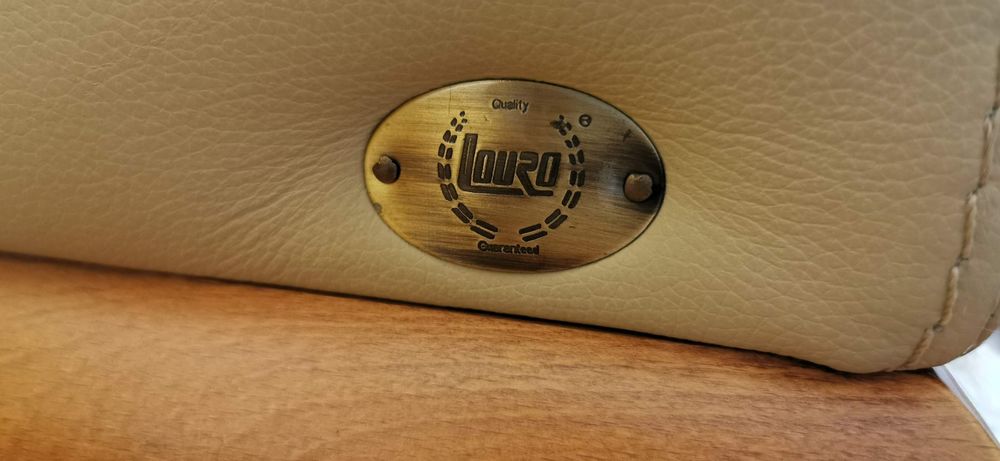 Sofá em pele genuína