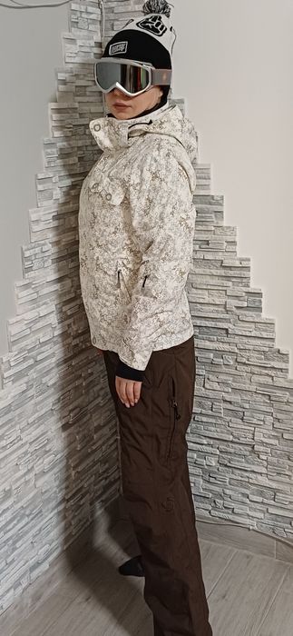 дуже класний жіночий лижний костюм  розмір м у гарному стані