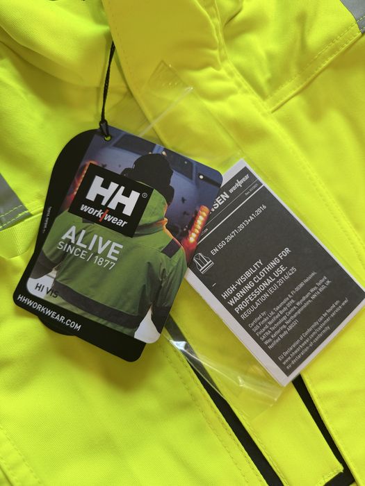 Nowy kombinezon roboczy Helly Hansen Alna 2.0 – Hi Vis