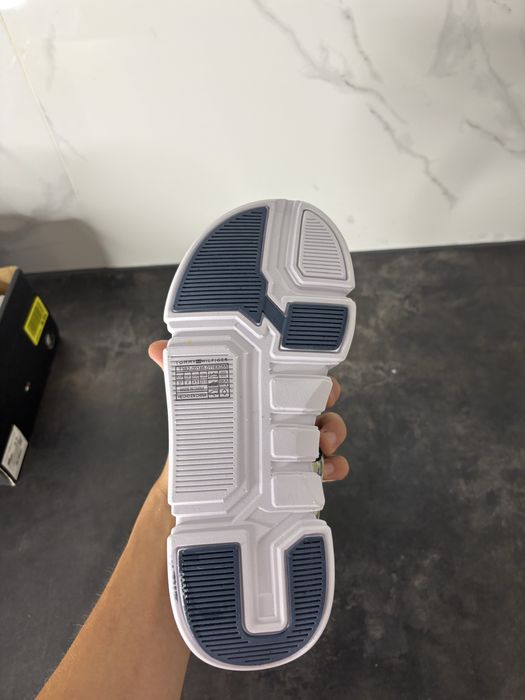 Sandały  tommy hilfiger biale rozmiar 37