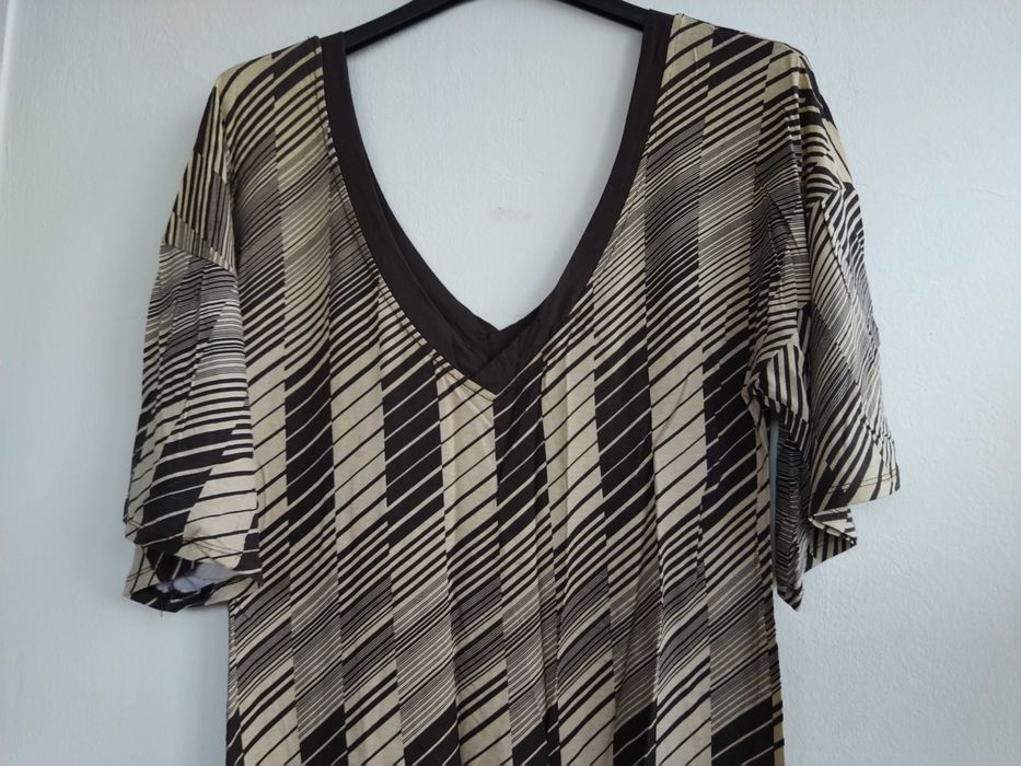 Top / Camisola creme com linhas modernas - Bershka - Tamanho M