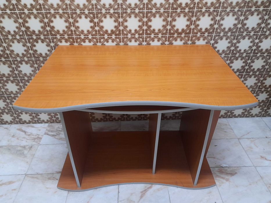 Computer desk (Used)64585605495939121