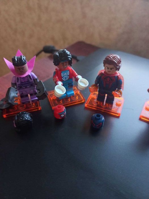 Мініфігурки LEGO Людина-павук: Крізь Всесвіт