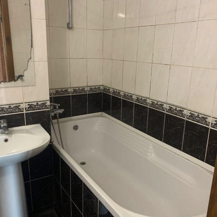 Велика 4-х кімнатна квартира біля трц Конкорд