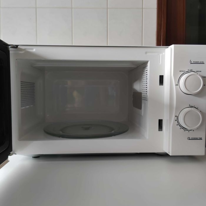 Microondas Candy CMW 2070M