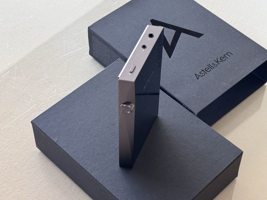 Astell & Kern A&futura SE100 - Digital Audio Player (DAP)