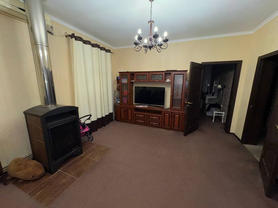 Дом на Ясногорке 4 комнаты до 6 человек не более.