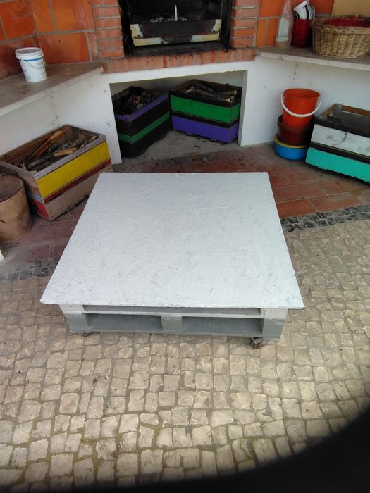 Mesa feita de paletes