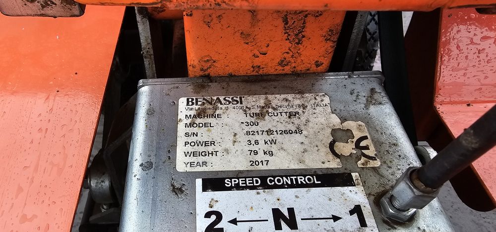 Wycinarka do darni Podcinarka do trawy BENASSI L300 Honda