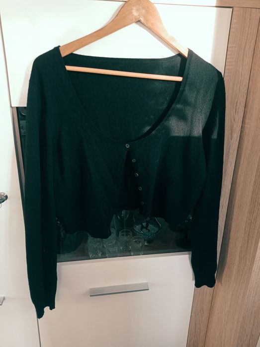 Czarny rozpinany sweterek