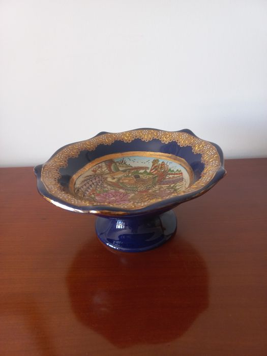 Taça com pé porcelana japonesa