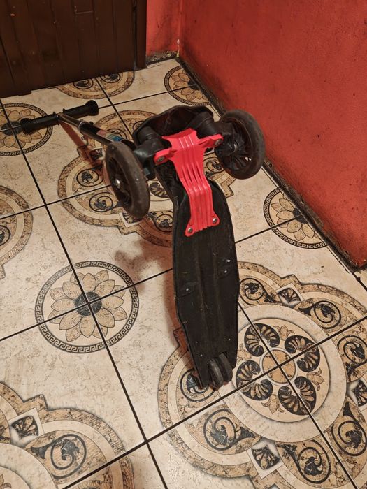 Hulajnoga trójkołowa LED