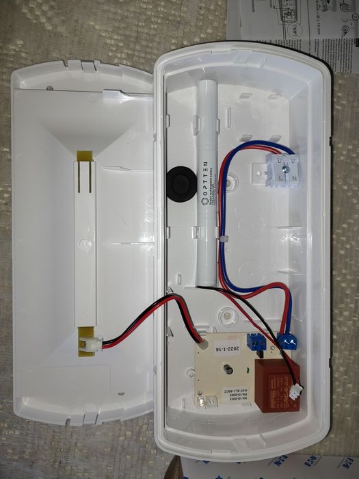 Eaton SL2MNM42C1CD Emergency LED Luminaire, 60 lm, IP42 SafeLite64729402309762124