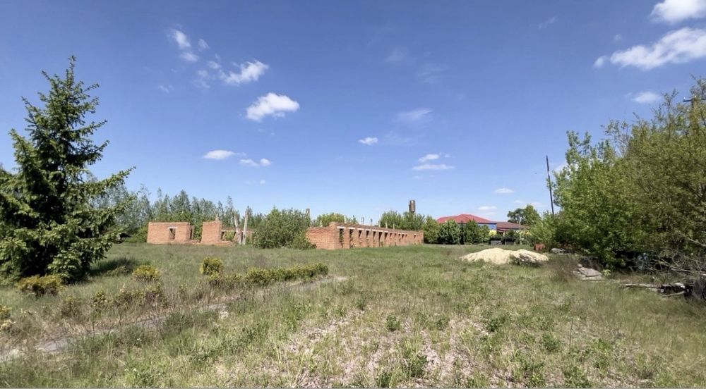 Промислова ділянка з будівлею 1600 м2 в центрі Бородянки, поруч окружна