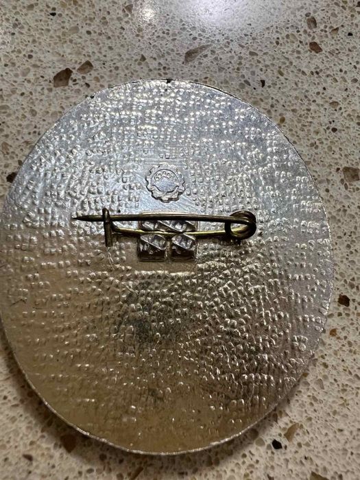 Один значок із серії гербових значків «Гетьманський родовід МВ Гоголя»