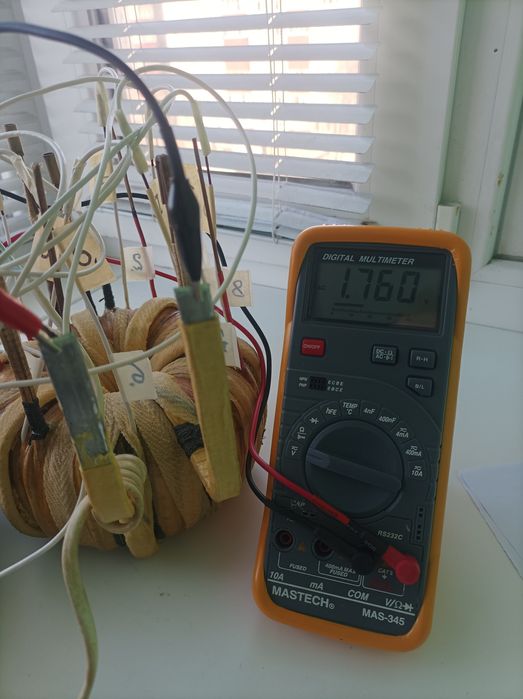 Трансформатор для зарядного или точечной сварки.