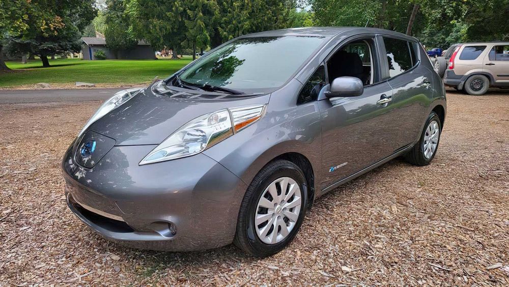 Nissan LEAF S      2015