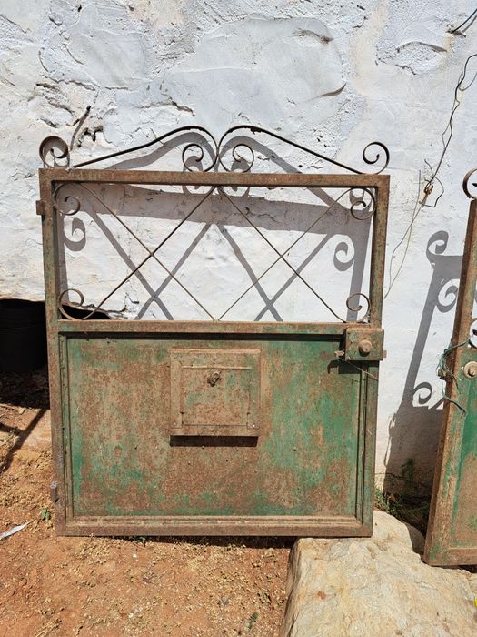 Portão antigo em ferro