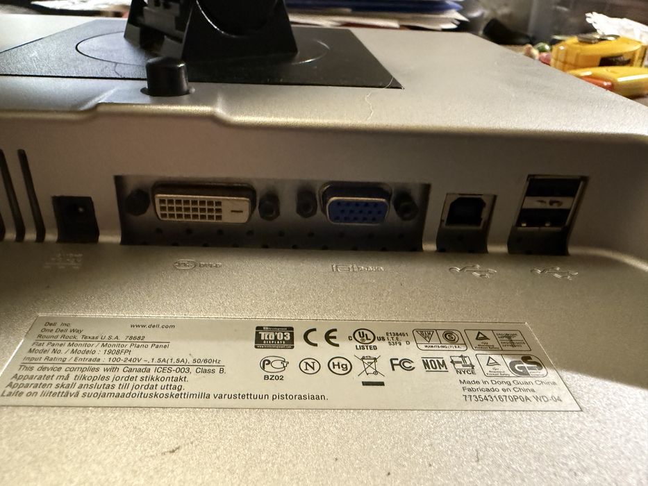 Monitor Dell 1908FPt 19 cali
