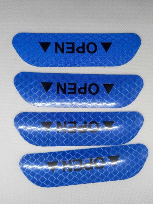 Світловідбиваючі наліпки на двері машини светоотражающие наклейки авто