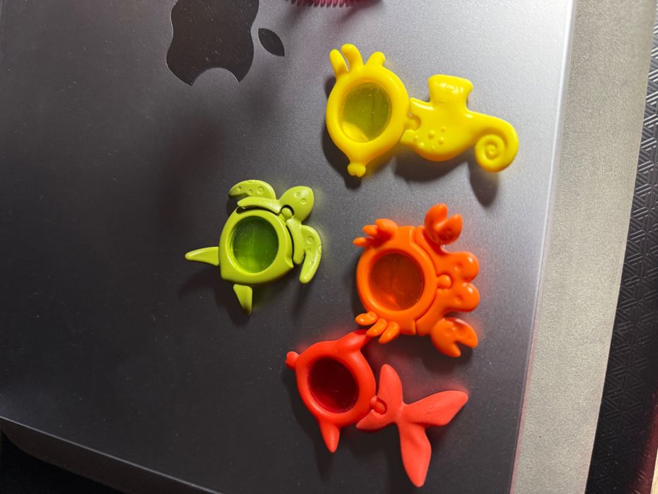 Фігурки та іграшки з Кіндера