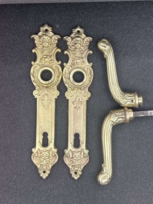 Zestaw Klamek i Szyldów