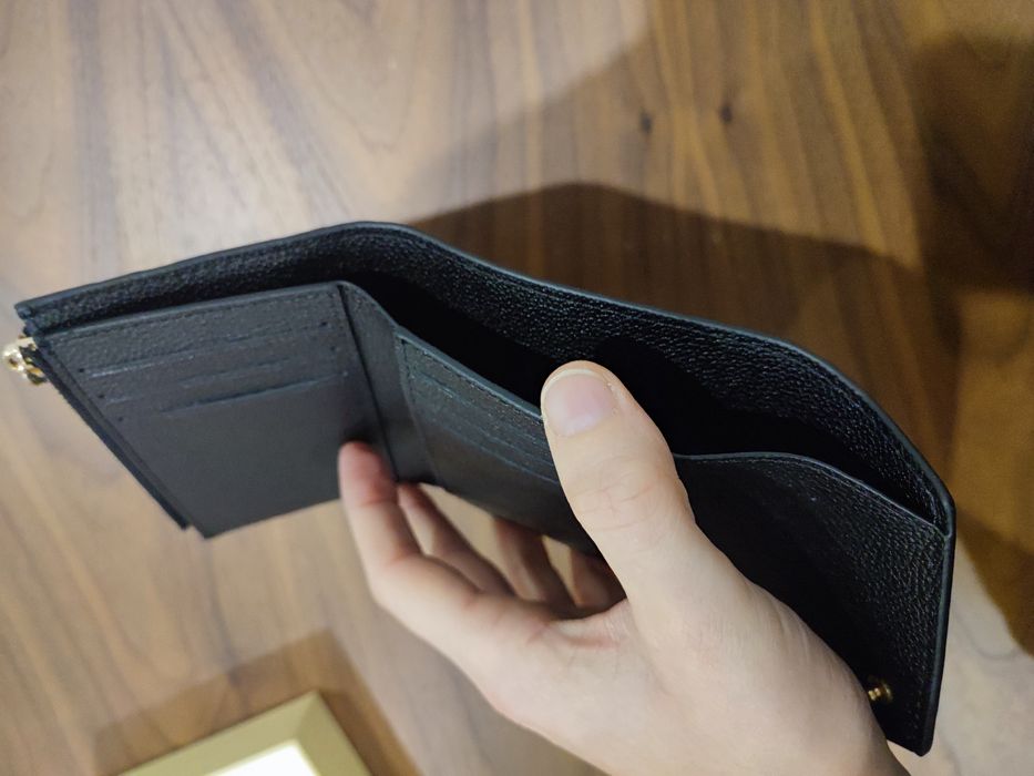 LV black wallet - com caixa