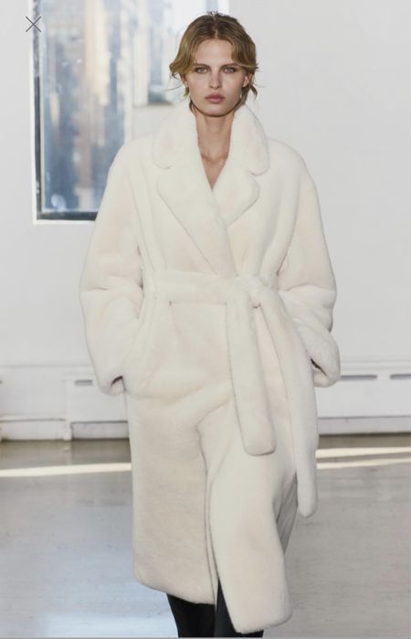 Sobretudo comprido de pelo branco/creme da Zara