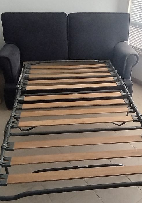 Sofá cama cinzento escuro