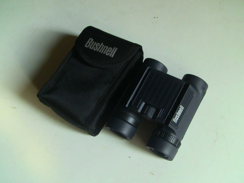 Компактный бинокль Bushnell H2O 8x25