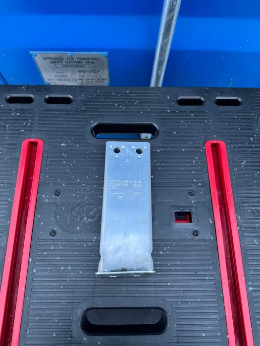 Подовжувач саблі (пятак) ліво/право Tesla Model Y