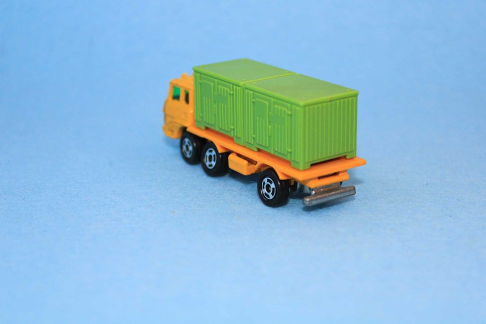 Miniatura antiga Tomica Mitsubishi Fuso