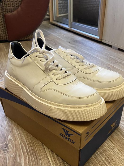 Продам кроссовки .43 размер.