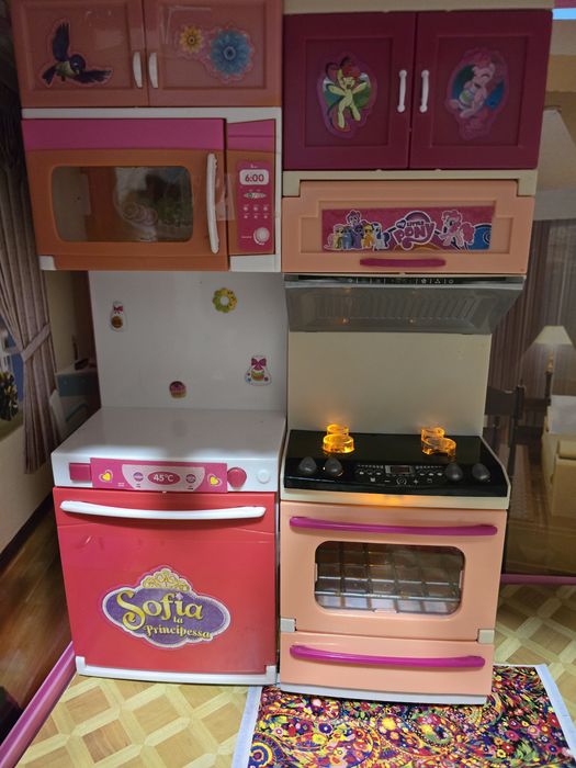 Кухня детская, свет звук подойдёт для Барби и других