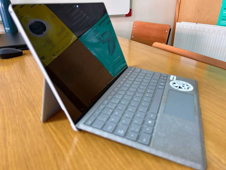 Microsoft Surface Pro 7 com teclado