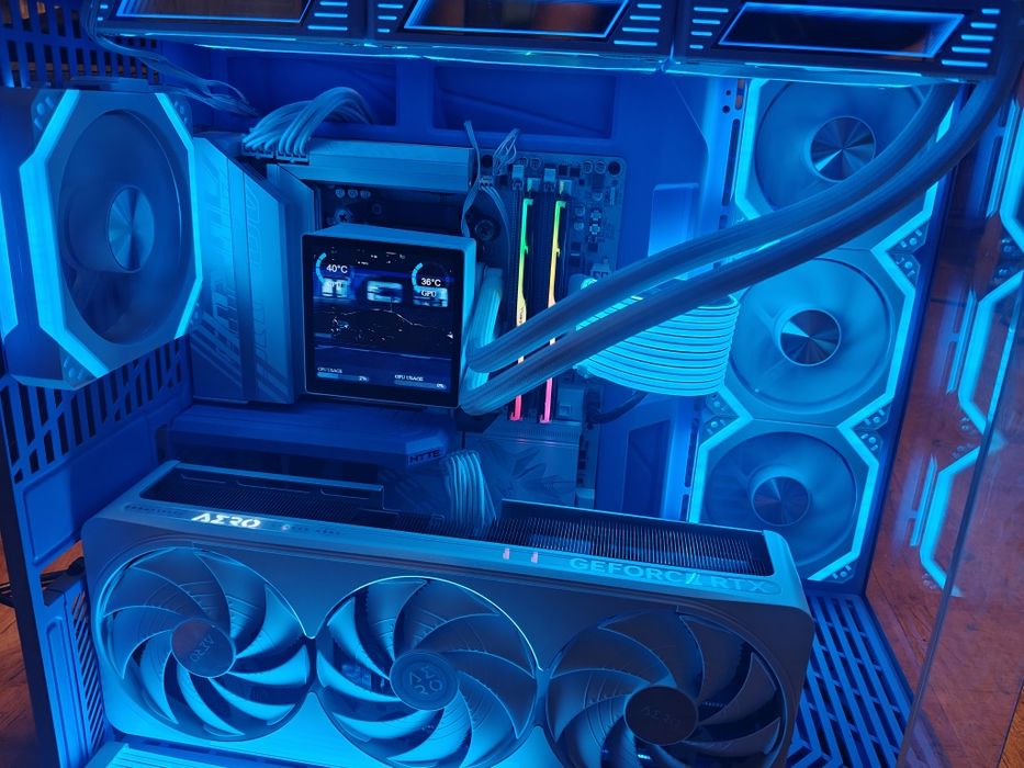 Biały PC do gier RTX 5070Ti Ryzen 7 7800X3D 32GB Trident Z Neo Corsair 1000W AIO 360mm z wyświetlaczem Gwarancja