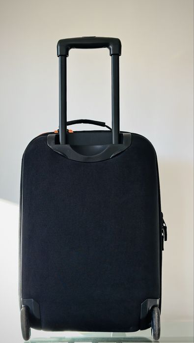 Walizka kabinowa na kółkach