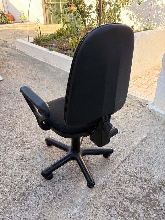 Cadeira de Escritório Ergonómica Preta com Rodas